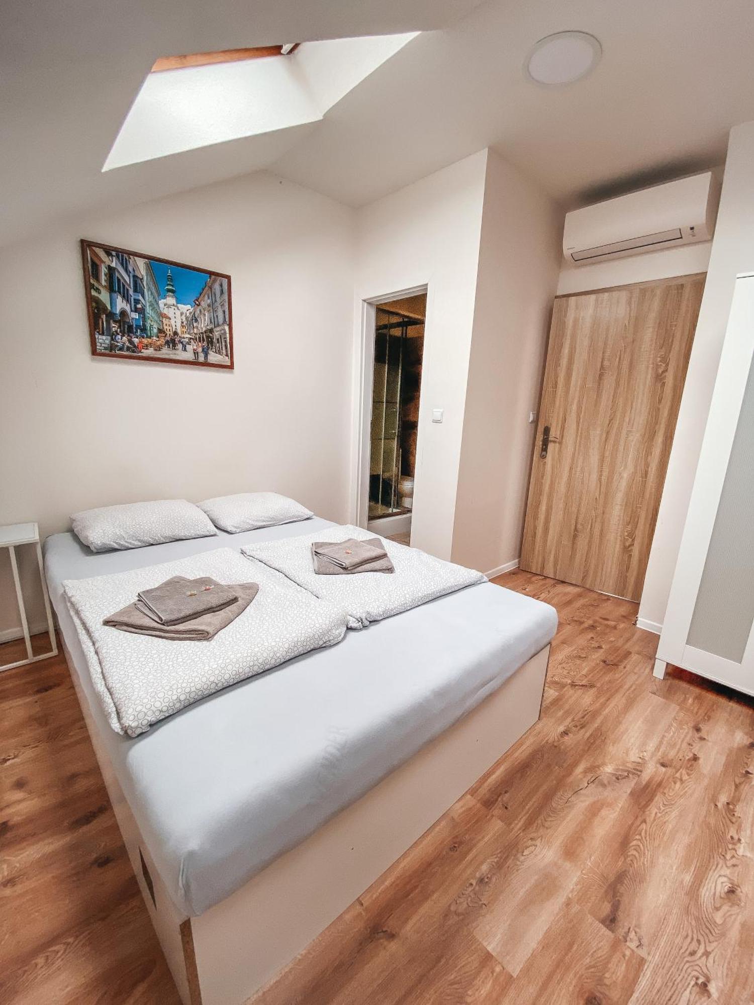 Blue Lotus Apartments Bratislava Eksteriør billede